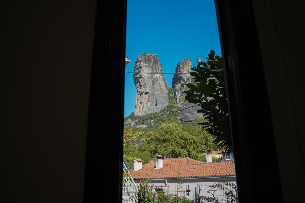 The House Under The Rocks Of Meteora 2 Apartment